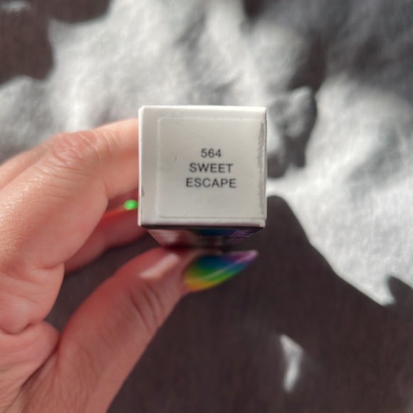 Marc Jacobs 564 Sweet Escape Enamored Hydrating Lip Gloss - Picture 4 of 4